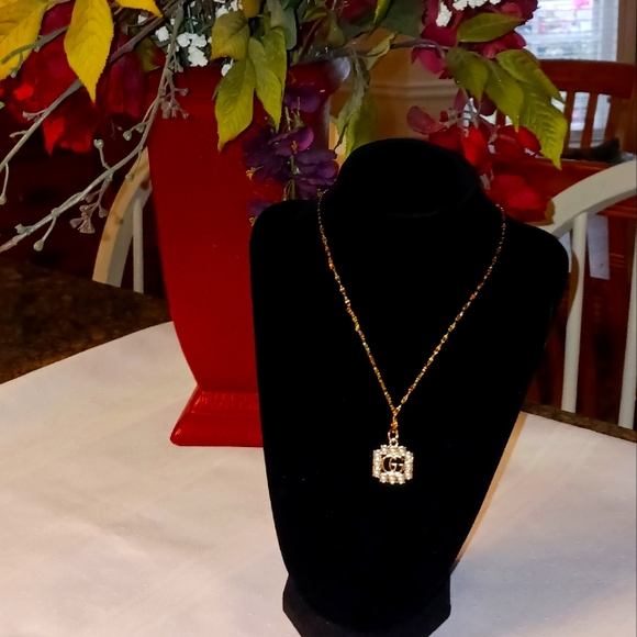 Authentic Gucci  NWOT Square shaped with pearls Zipper Pull on Unbranded Chain - Picture 1 of 6